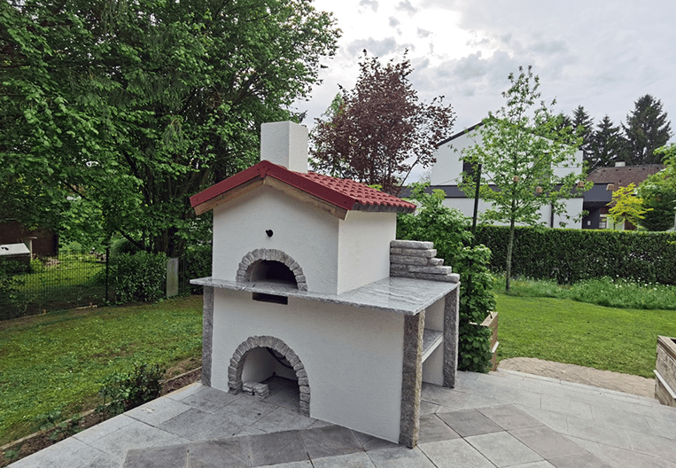 Maßgeschneiderte Outdoor-Küche mit Pizzaofen